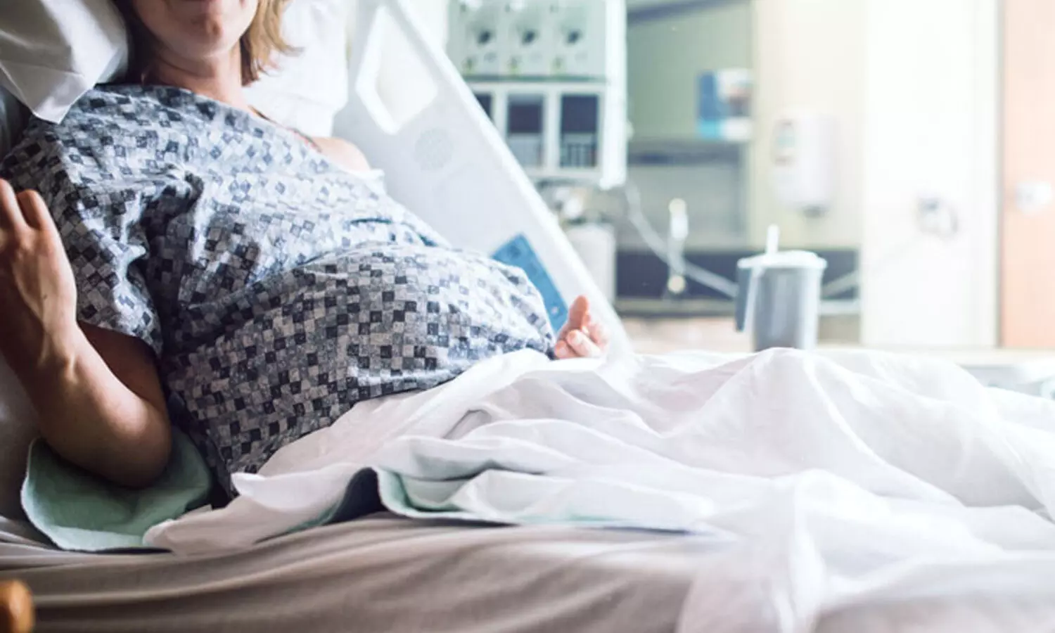 Antibiotic therapy reduces    preterm birth complications and  improve neonatal outcome