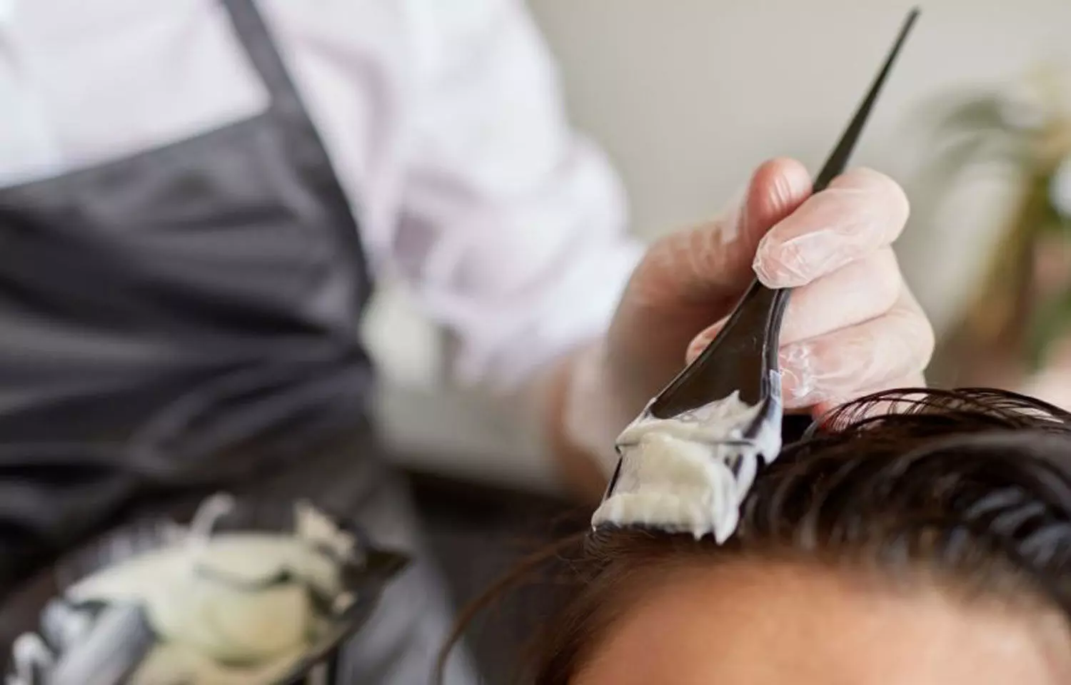 Hair colouring safe with respect to cancer risk, finds BMJ study