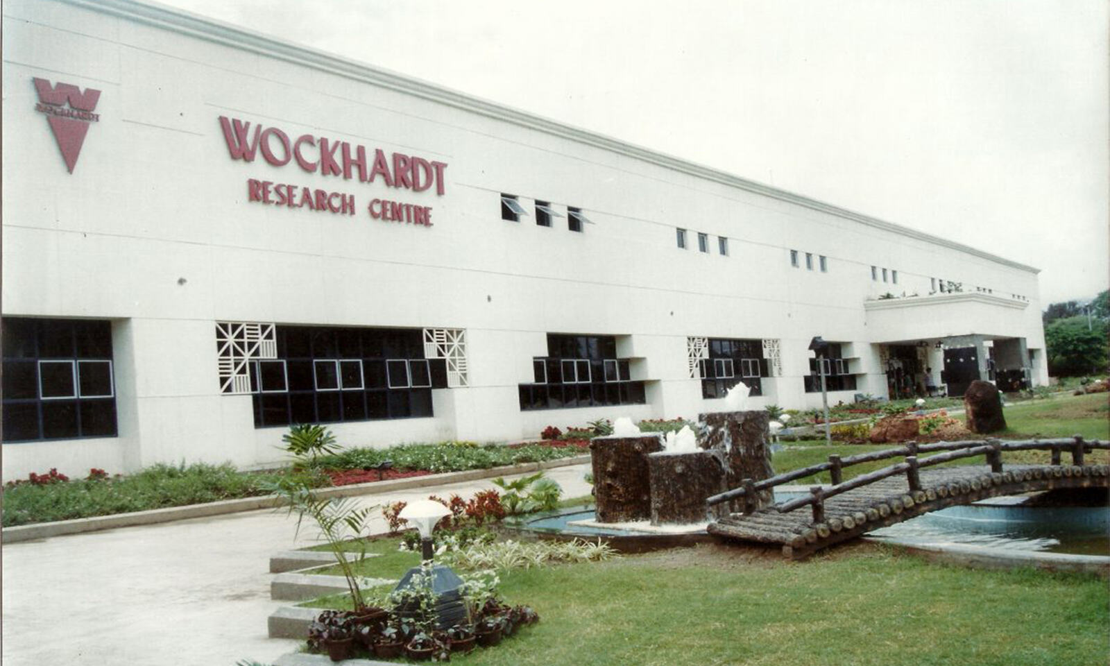 wockhardt hosts prince charles at its wrexham facility in uk