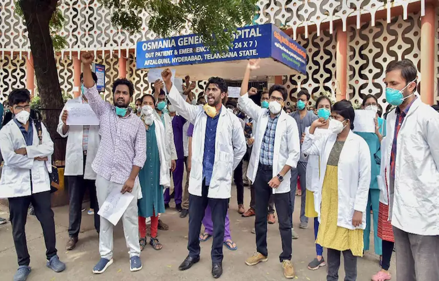 Osmania General Hospital: Junior doctors protest over lack of facilities to treat patients