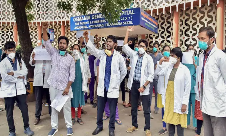 Osmania General Hospital: Junior doctors protest over lack of facilities to treat patients
