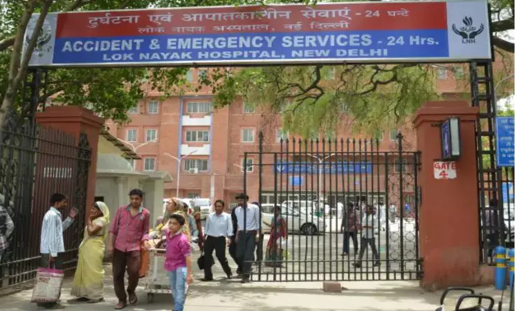 Delhi: Fire breaks out in Lok Nayak Hospital