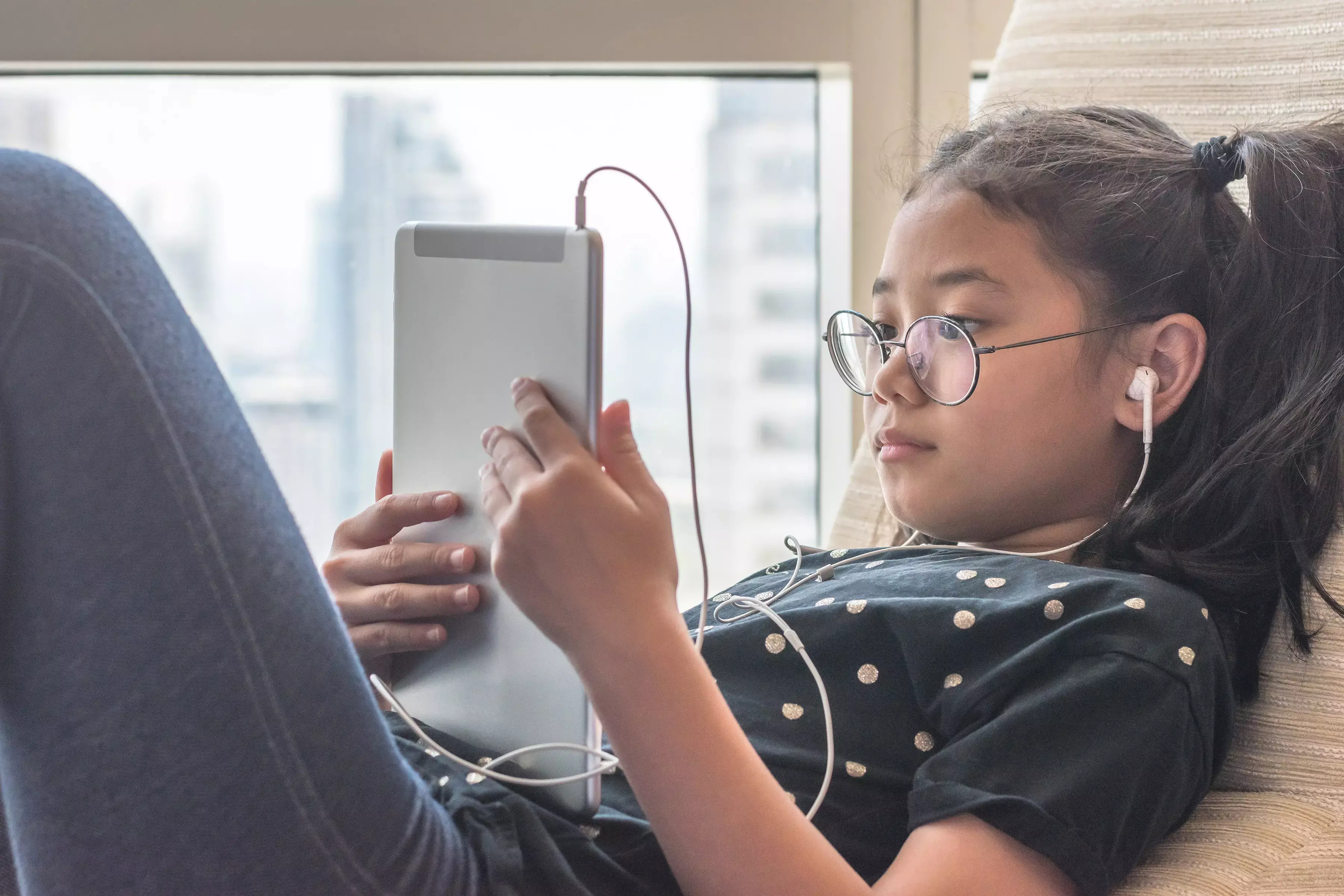 Myopia risk increases gradually for every additional hour of screen time: JAMA