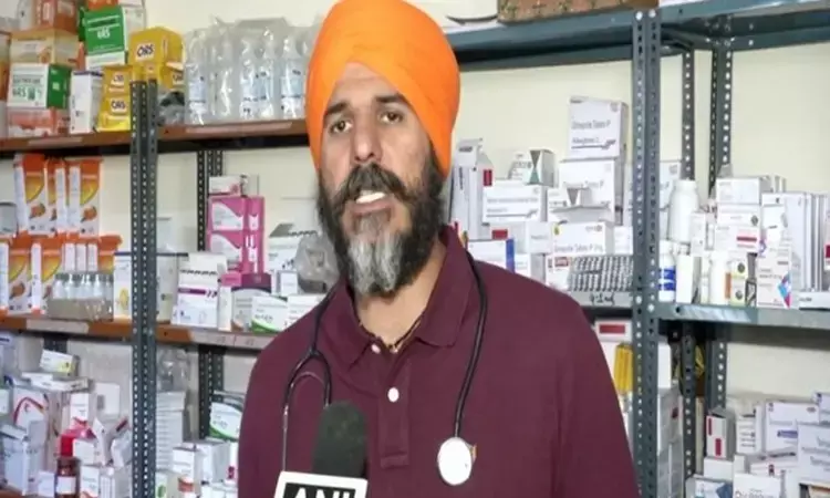 cardiologist Puts US Return On Hold, provides medical facilities to farmers at Delhis Tikri border