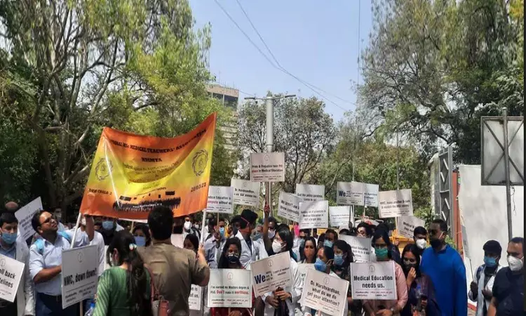 Medical MSc teachers demand rollback of NMC guidelines, protest at Jantar Mantar