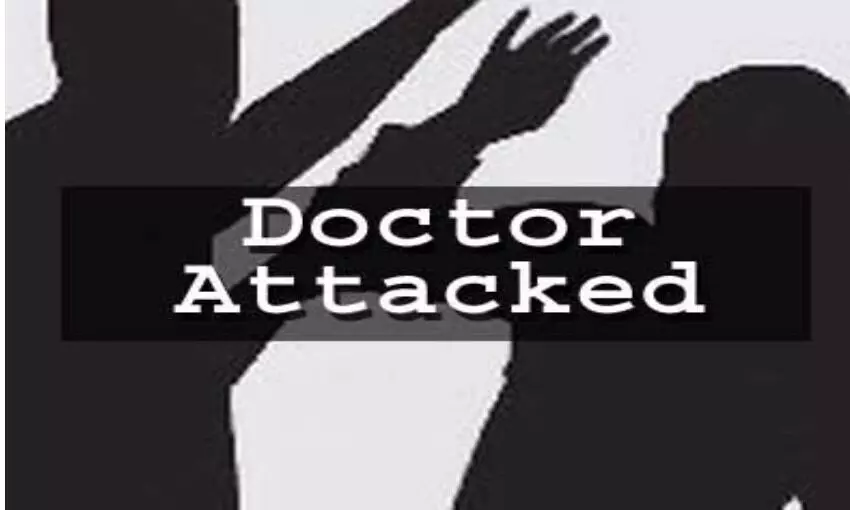 Delhi Doctor stabbed with scissors by angry patient