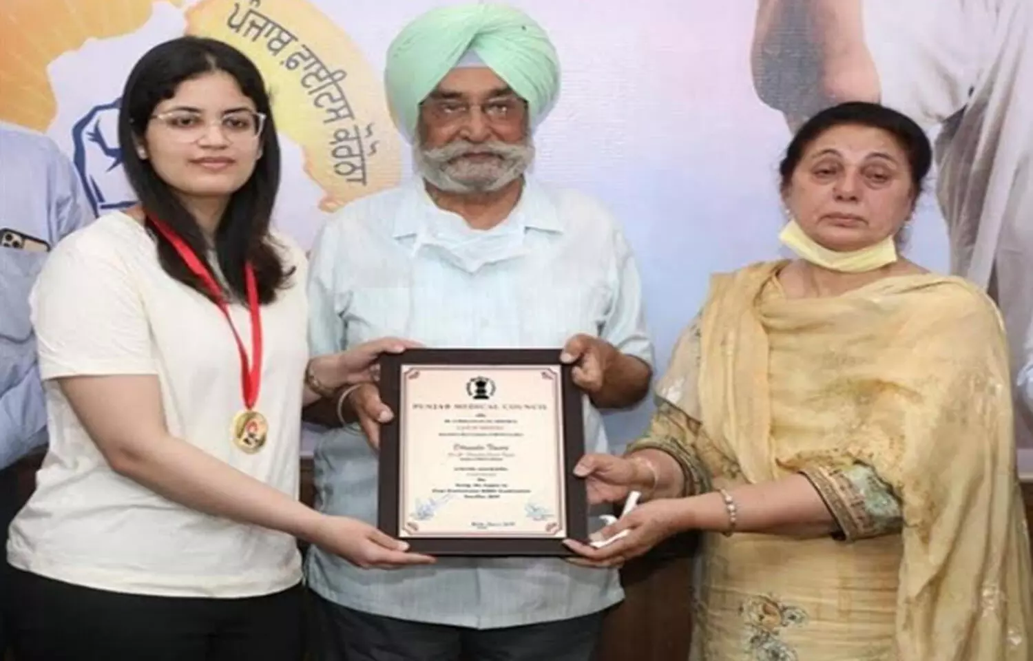 BFUHS: Punjab Medical Council felicitates MBBS topper with Gurmej Singh Gill Memorial Gold Medal