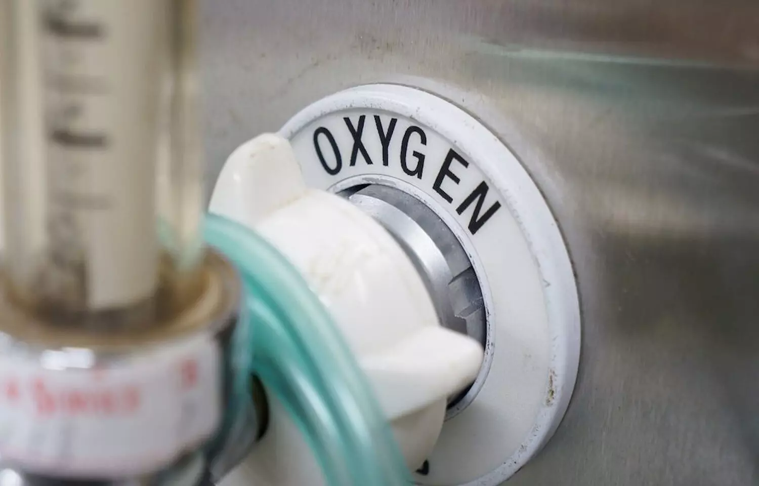 Acute Oxygen shortage in hospitals: Senior Delhi doctor breaks down on camera
