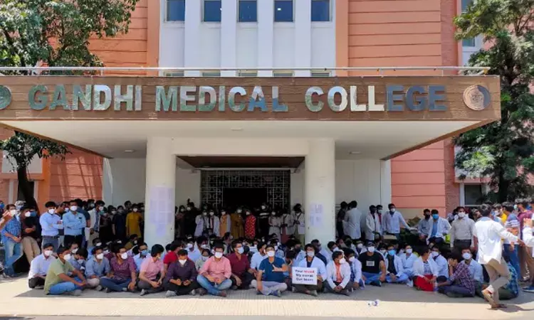 Call off strike or face action: GMC Bhopal warns junior doctors as stir continues after alleged Govt, cop harassment