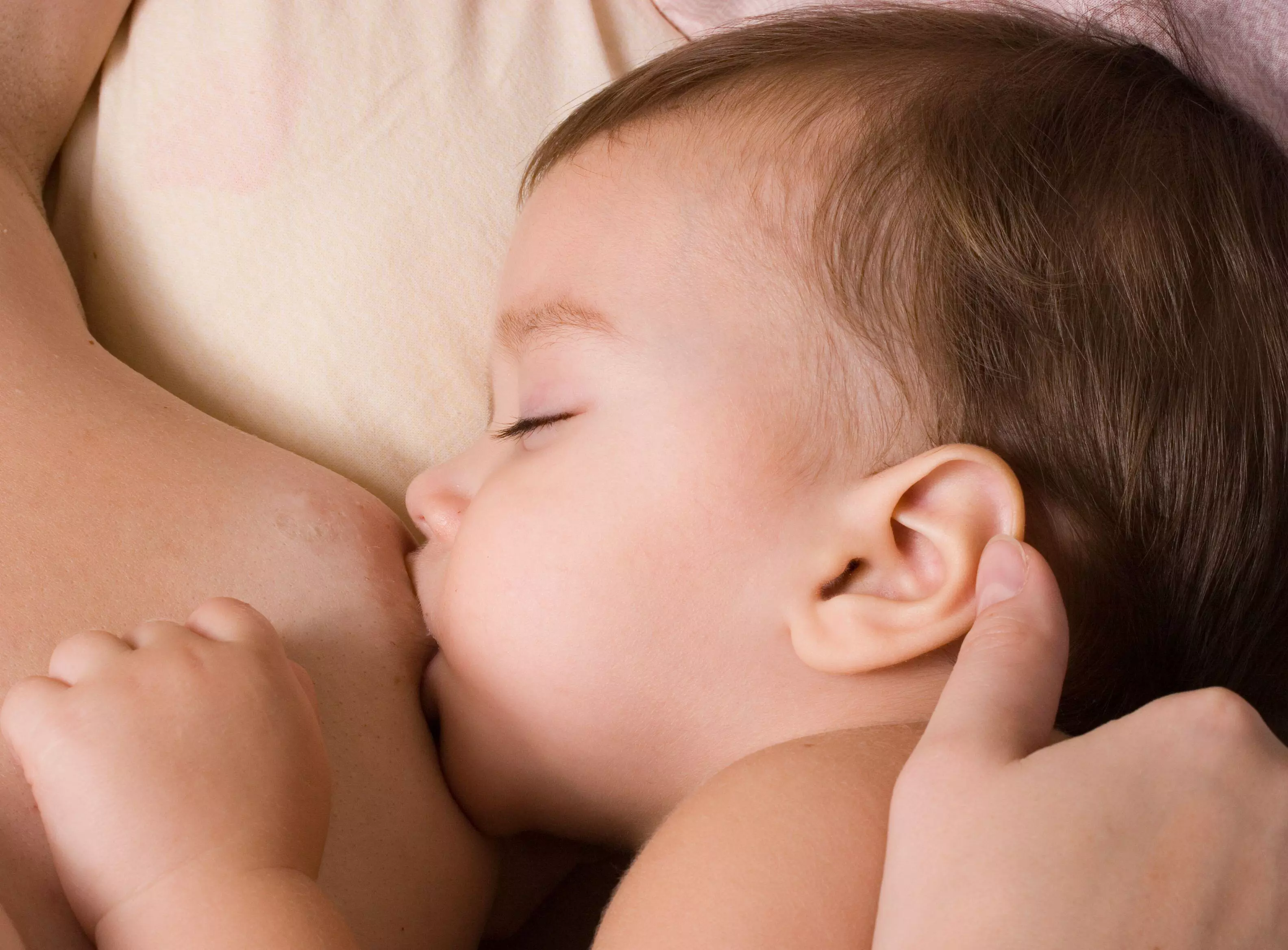Ergonomic infant carrier increase breastfeeding rates: Study