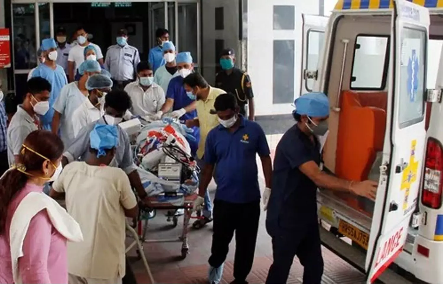 Covid-hit UP doctor airlifted to KIMS Secunderabad for lung transplant