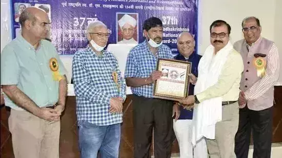 Dayanand Medical College Hospital doctor felicitated with National Award