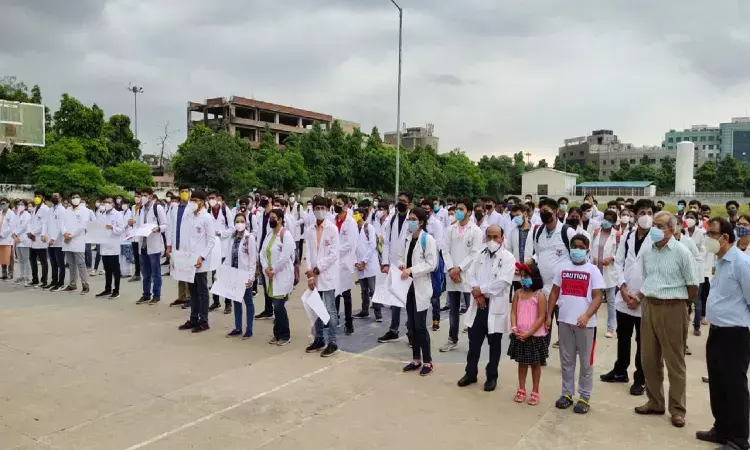 Fighting for their greenspace, UCMS Medicos, GTB Doctors protest against Hospital building