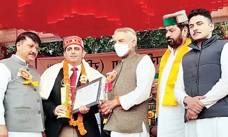 Renowned Cardiologist Dr Mukul Bhatnagar from Tanda Medical College conferred with Shaan-e-Hind Award