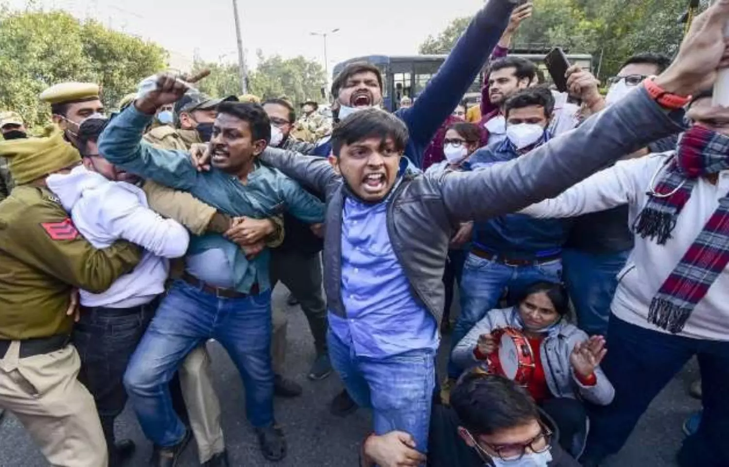 Doctors attacked by Delhi police call for complete shutdown of services