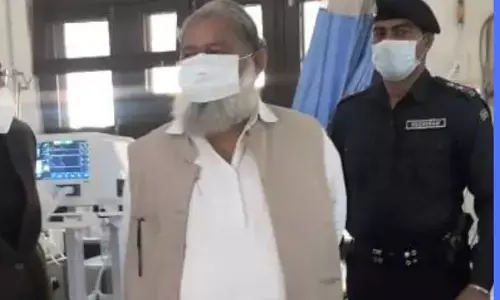 Health Minister Anil Vij conducts surprise inspection of Fatehabad Civil Hospital Health Minister Anil Vij conducts surprise inspection of Fatehabad Civil Hospital