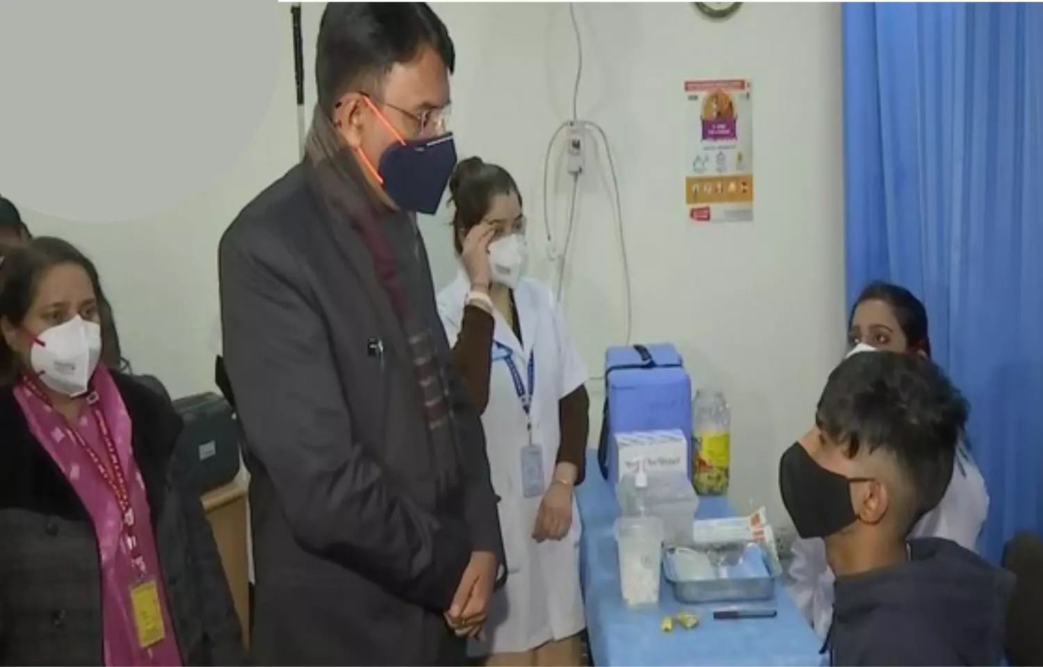 Mandaviya takes stock of vaccination drive for children at RML hospital