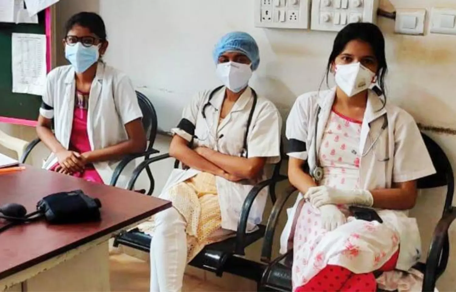 Delhi: Nurses protest over pending COVID compensation, threaten indefinite strike