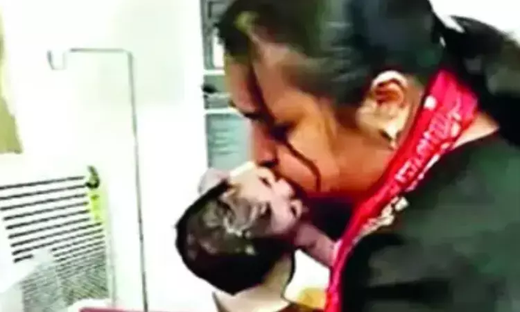 Agra doctor resuscitates newborn via mouth-to-mouth, wins hearts