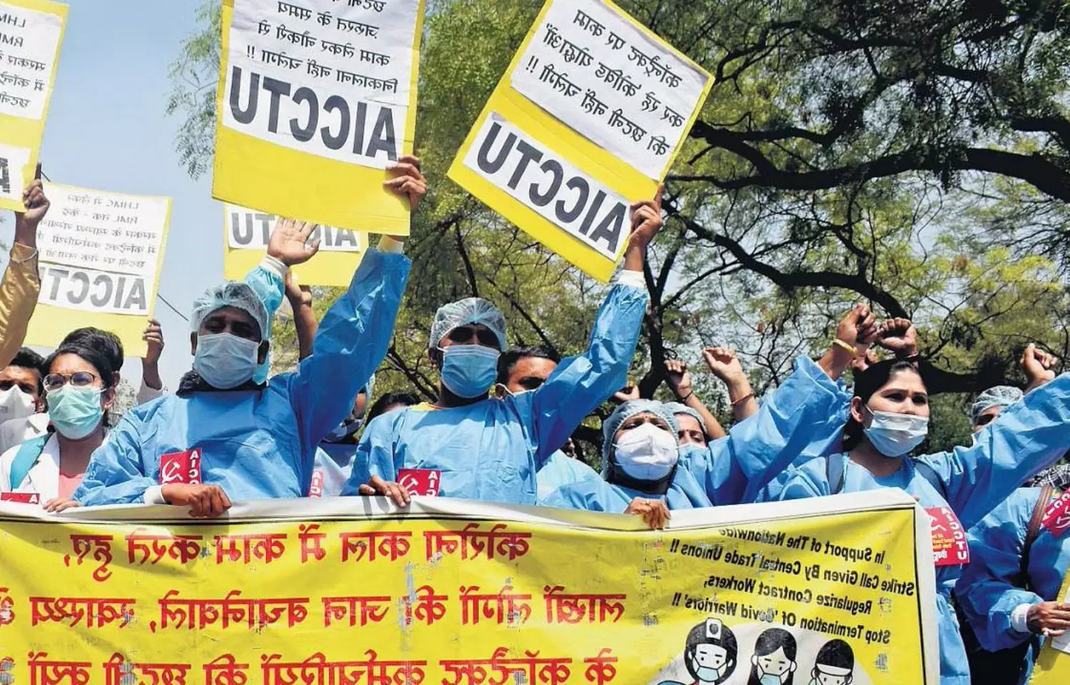 Contractual Healthcare Staff stage protest outside Lady Hardinge Medical College