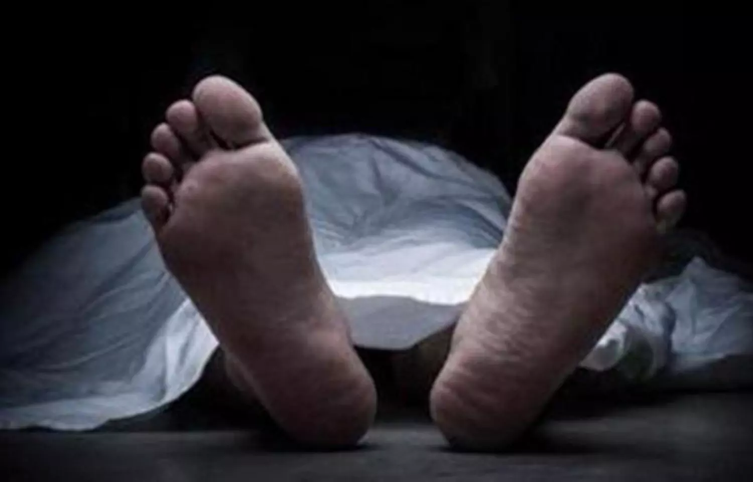 Anakapalli private doctor found dead, cops suspect suicide
