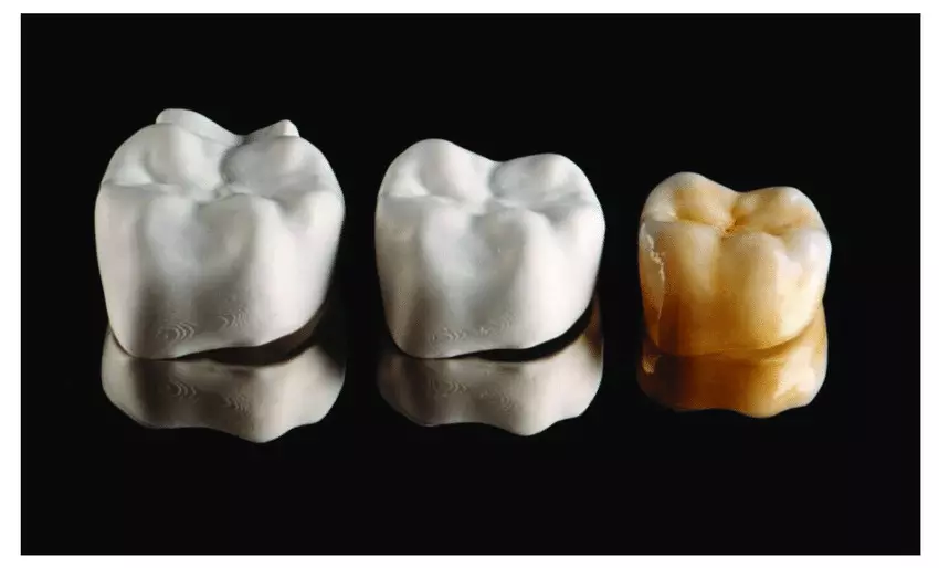 Zirconia dental pieces produced by robocasting have higher porosity and roughness