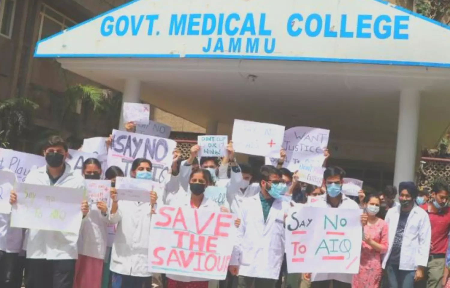 Govt proposes pooling J-K PG Medical Seats In All India Quota, Doctors Stage Protest