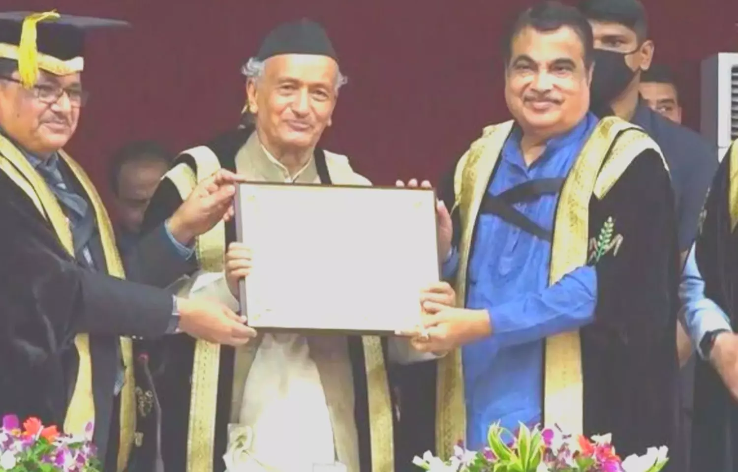 Maha: Union Minister Nitin Gadkari conferred with honorary Doctor of Science degree