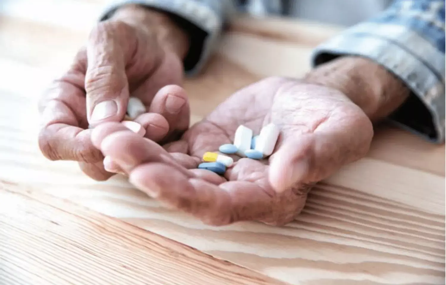 Drug interactions with Paxlovid common in older adults with polypharmacy: JAMA
