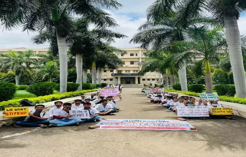 No stipend as per NMC norms: Maharashtra medical college interns on strike