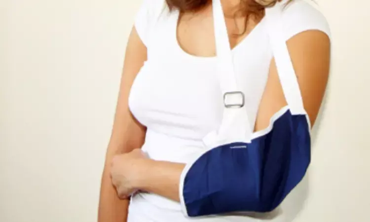 Broad Arm Sling better than Figure of 8 Bandage for Conservative Management of Clavicle Fracture