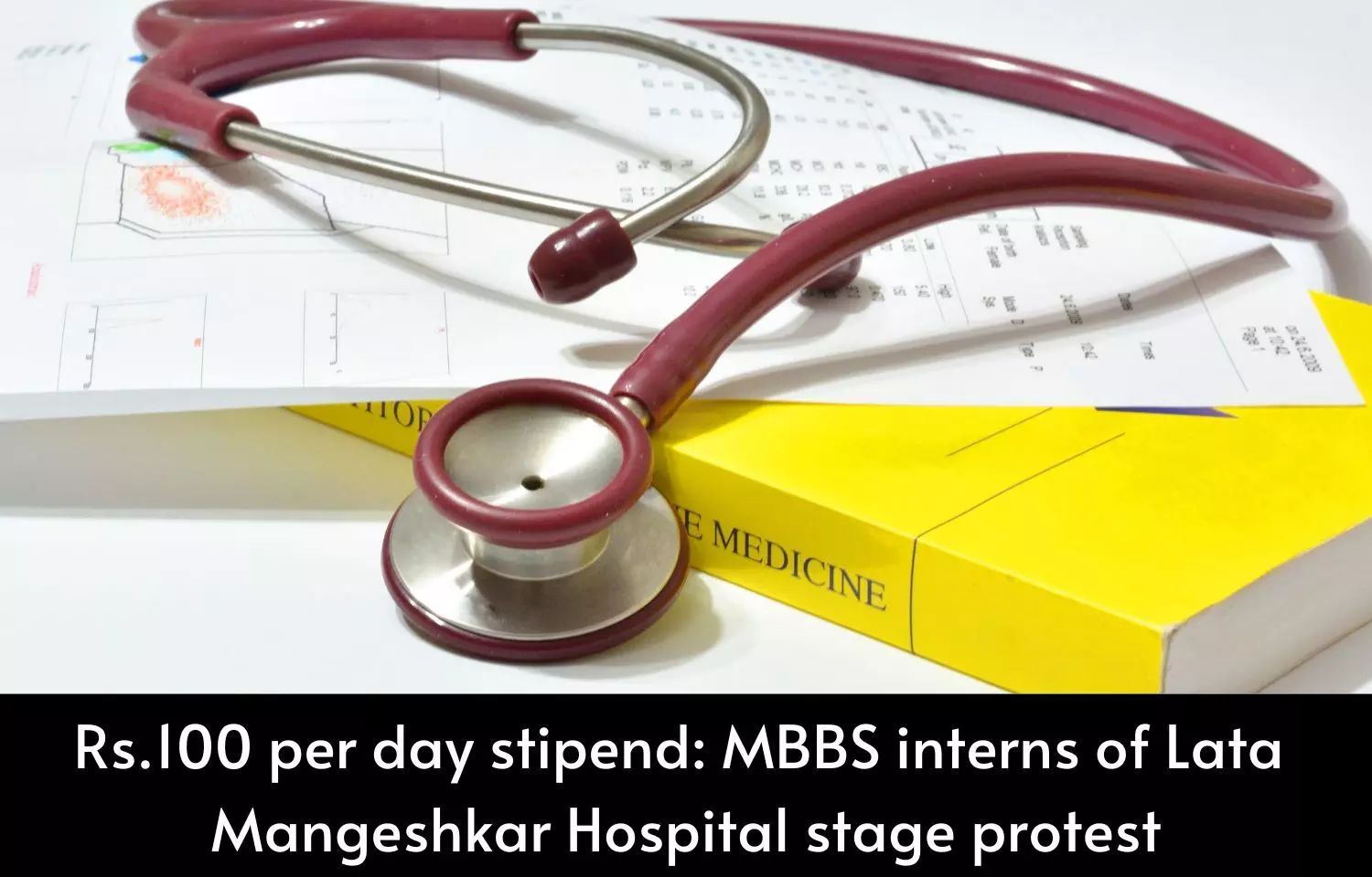 MBBS interns of Lata Mangeshkar Hospital stage protest