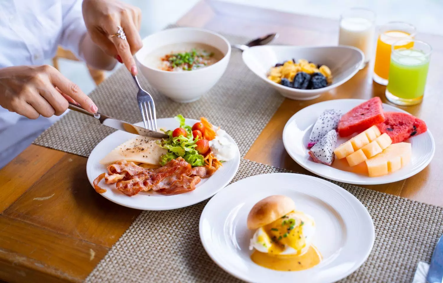 Heavy breakfast may reduce hunger but may not effect weight loss