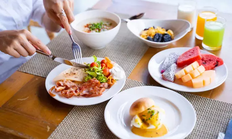 Heavy breakfast may reduce hunger but may not effect weight loss