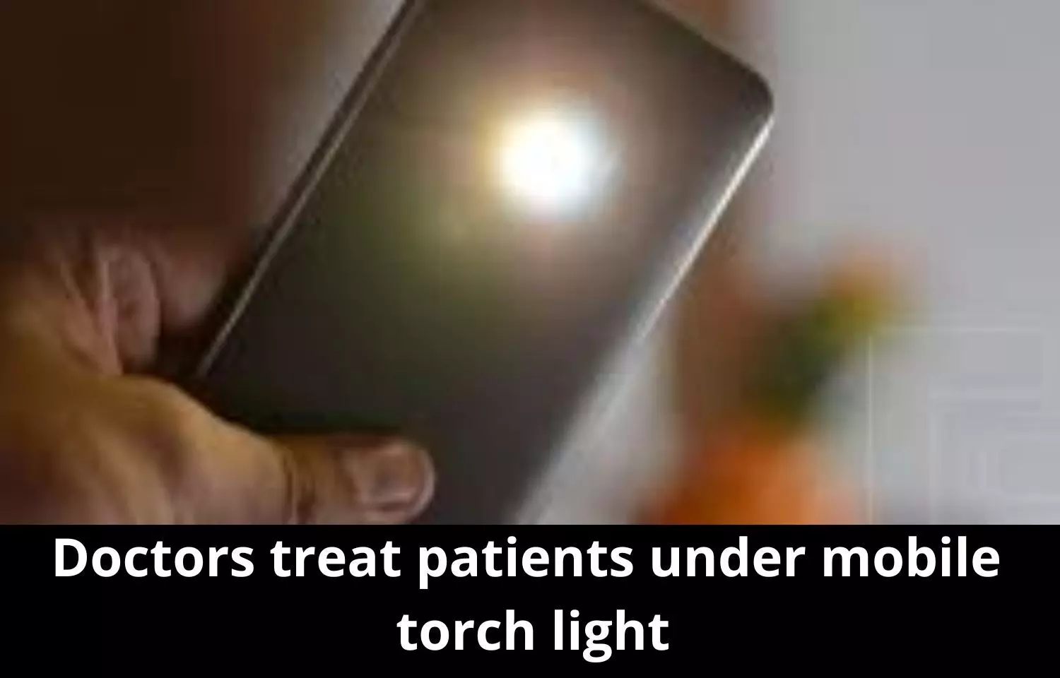 UP: Doctors treat patients under mobile torch light in Govt hospital
