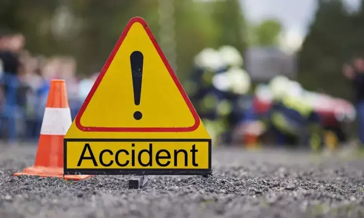 Andhra Doctor, son duo die in road accident, 2 injured