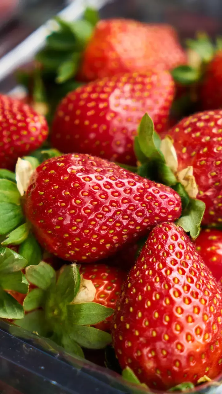 8 Reasons To Add Strawberries To Your Diet