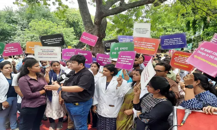Non-Medical Teachers Protest at Jantar Mantar against NMC policies