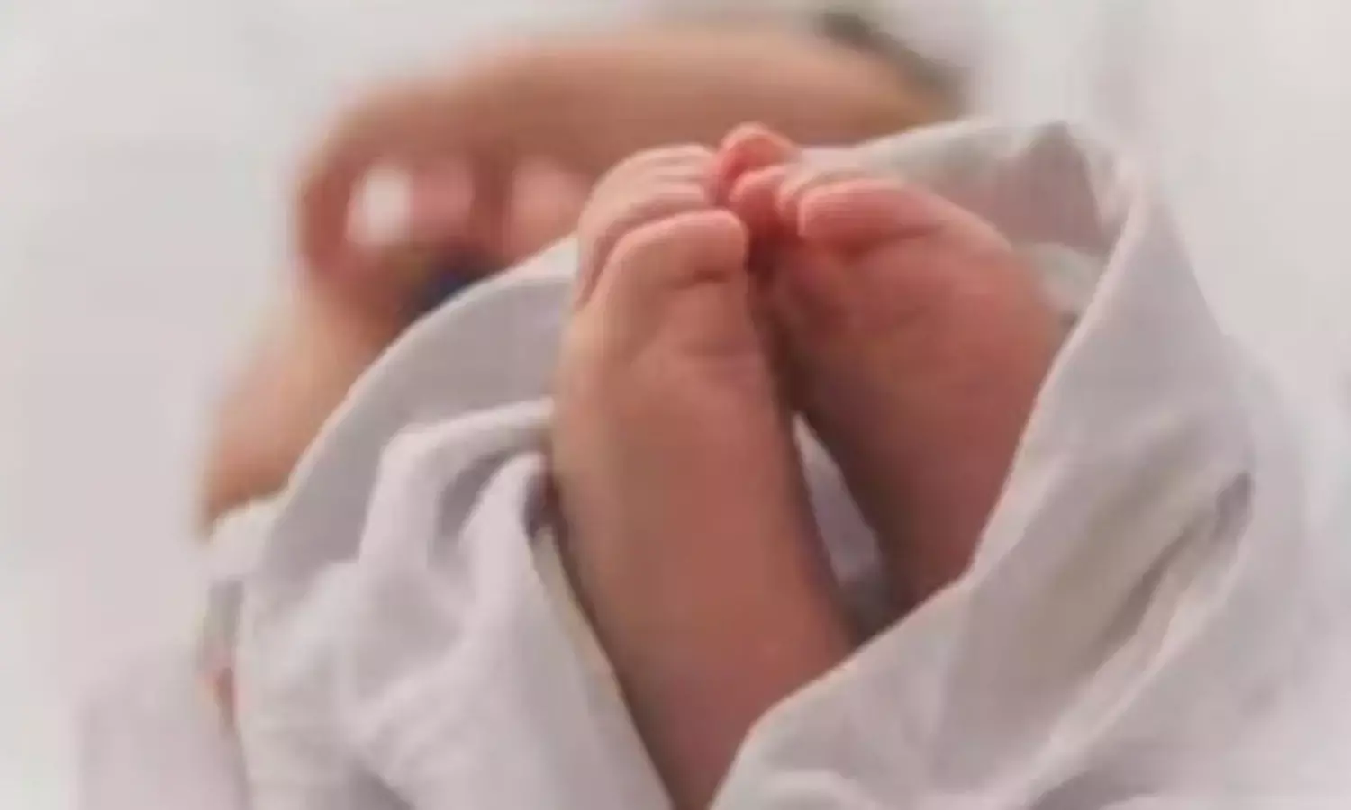 Newborn dies from organ failure post-delivery, couple alleges medical negligence 8-month old baby dies from oxygen deprivation after accidentally swallowing balloon while playing