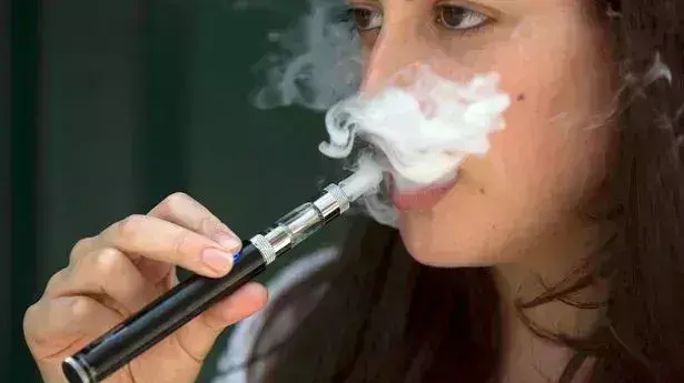 E cigarette use during  late pregnancy not linked to small for gestational age birth risk among adolescents