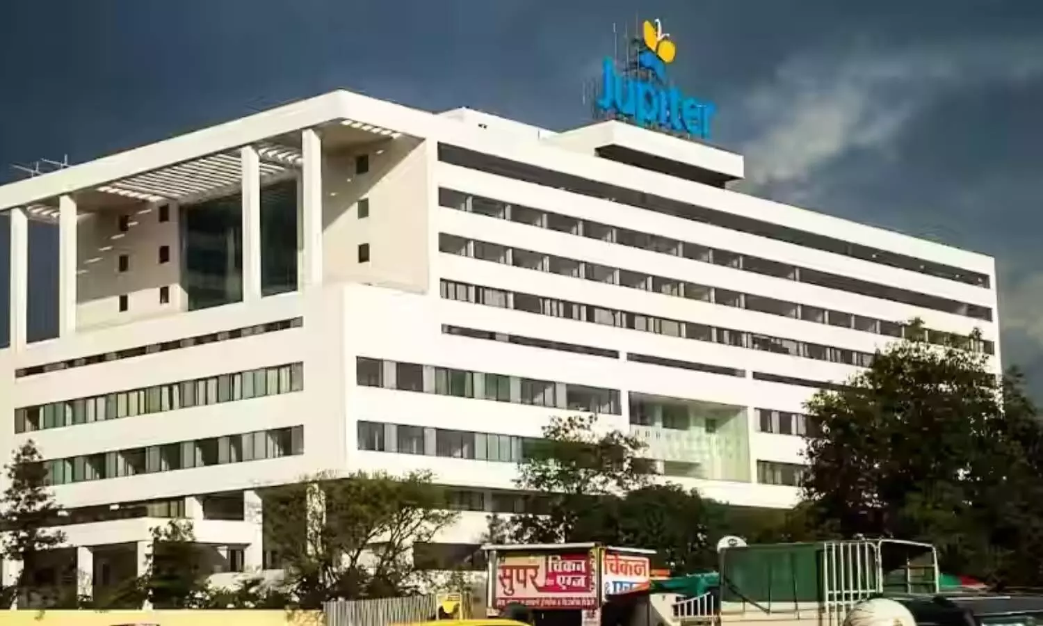 Jupiter Hospital Pune performs path-breaking bloodless living donor liver transplant on 52-year-old man