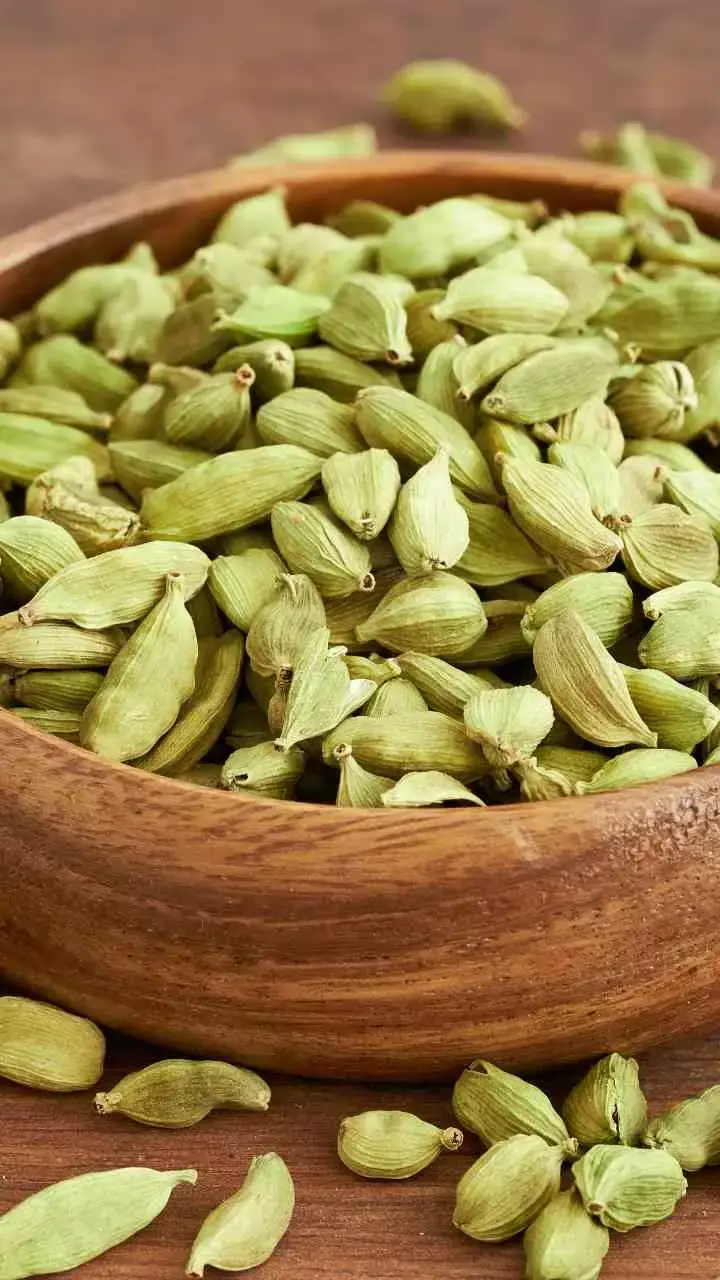 10 Incredible Health Advantages Of Cardamom
