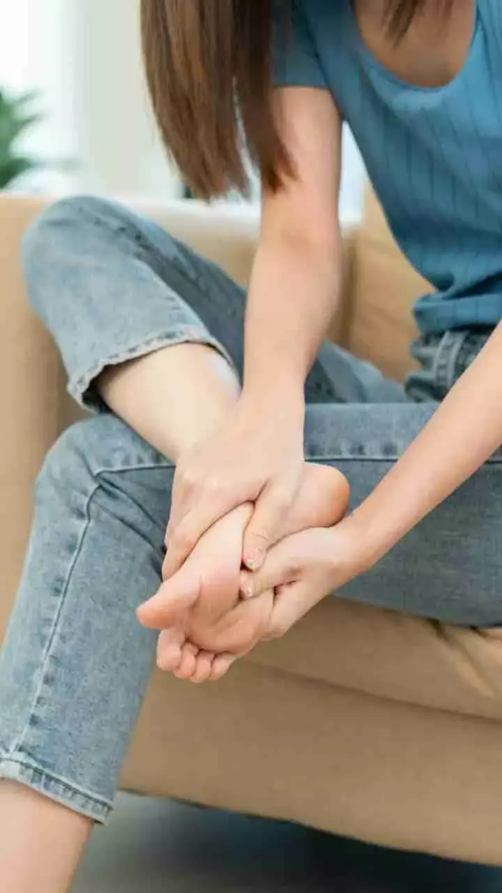 6 Unusual Symptoms Of High Cholesterol Seen In Feet And Legs