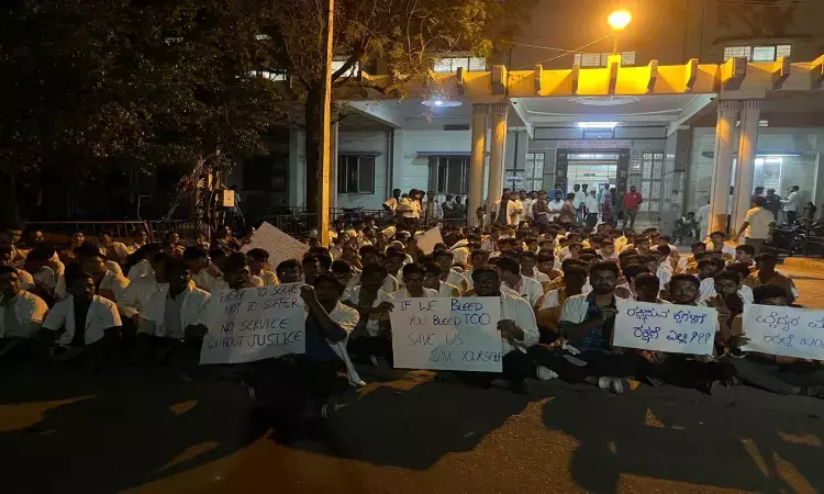 No Service Without Justice: VIMS Ballari Doctors Stage Protest Against Assault on Female on-duty Intern