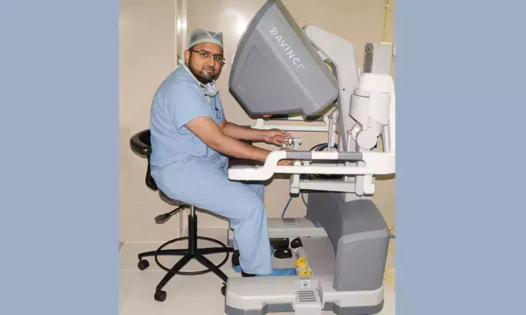 Doctors at AINU Hospital Utilize Da Vinci Robotic Surgical System to Repair Large Bladder Fistula