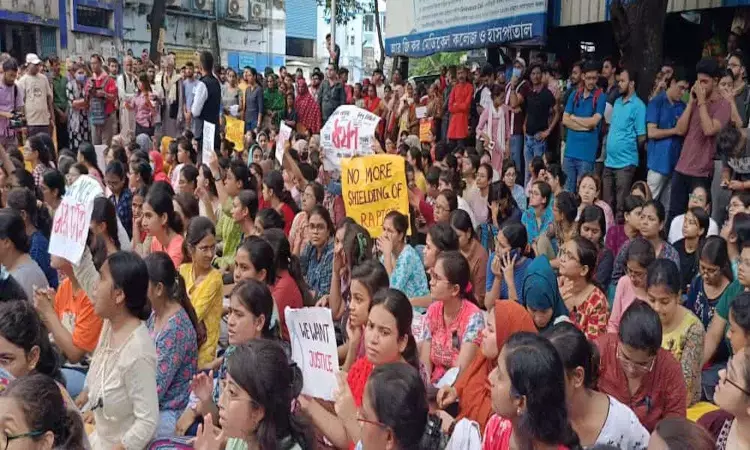 Black Day for Indian Medical Fraternity: Doctors Take to Streets to Demand Justice for Colleagues Rape and Murder