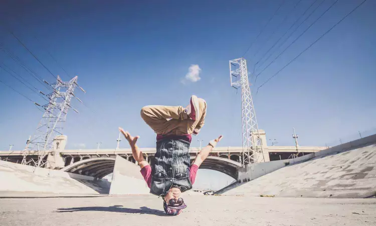 Breakdancers may risk headspin hole caused by repetitive headspins, doctors warn