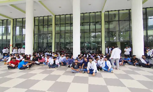 Katihar Medical College Intern Attacked by Goons- Medicos on Strike Alleging Continous Threats for Last 6 Months Katihar Medical College Intern Attacked by Goons- Medicos on Strike Alleging Continous Threats for Last 6 Months
