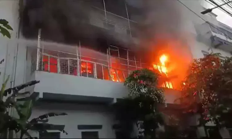 Massive Fire at Sealdah ESI Hospital Claims Life of ICU Patient; 80 Rescued