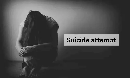 Muzaffarnagar Gynaecologist attempts suicide on moving train by slitting her wrist Muzaffarnagar Gynaecologist attempts suicide on moving train by slitting her wrist